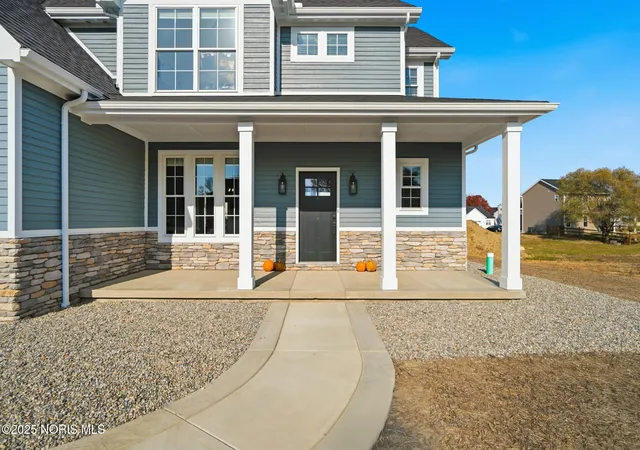 3rd image of 956 Heather Ct, Bowling Green, OH 43402 | MLS# 10001307