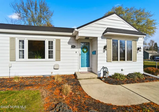 Photo 2 of Single family home for sale at 242 E Yates Ave, Findlay, OH 45840 | MLS# 10001518 | Listing updated on 2025-11-17