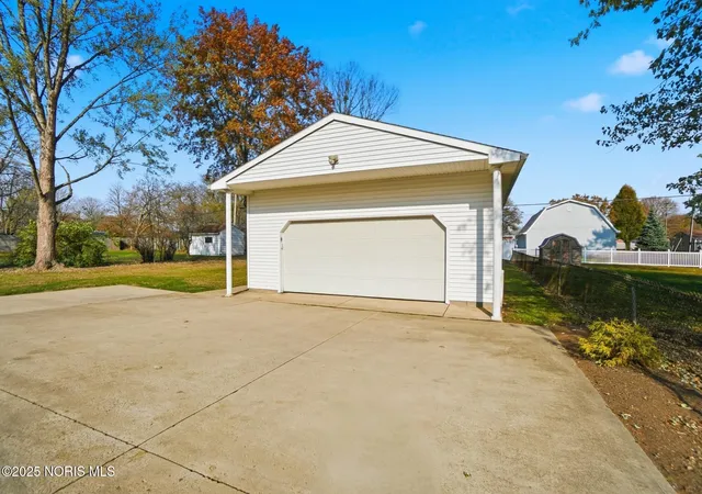 Photo 33 of Single family home for sale at 242 E Yates Ave, Findlay, OH 45840 | MLS# 10001518 | Listing updated on 2025-11-17