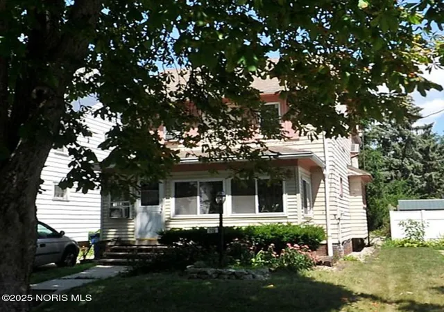 Homes for sale in Toledo, OH | 715 E Hudson St, Toledo, OH 43608 | MLS# 10001589