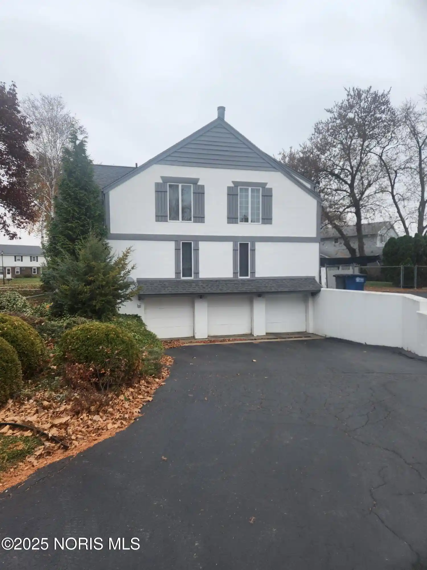 Listing Photo 2 - Condo for sale in 2317 Rockspring Rd located at 2317 Rockspring Rd, Toledo, OH 43614 - Unit 2317 Rockspring Rd