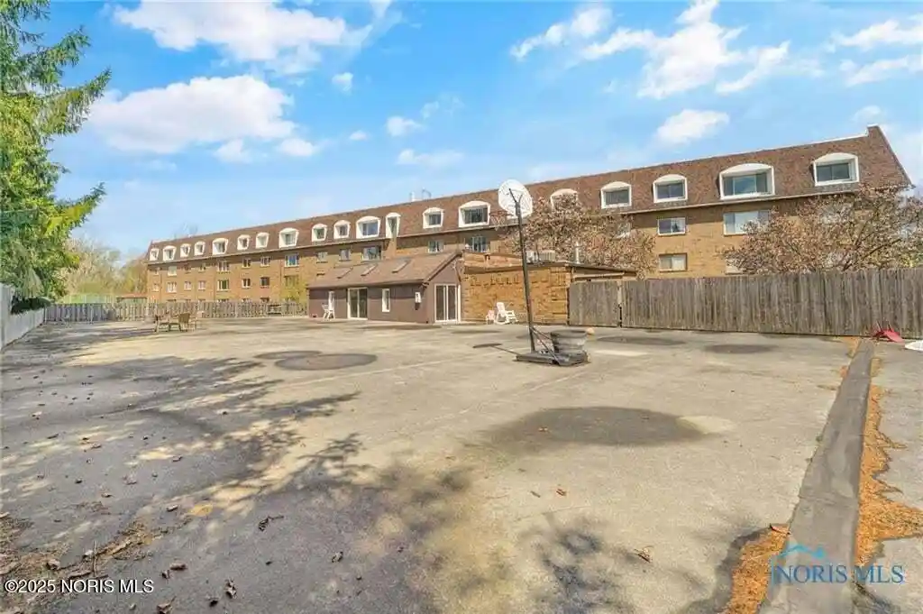 Listing Photo 48 - Condo for sale in 4343 W Bancroft St located at 4343 W Bancroft St, Toledo, OH 43615 - Unit 4343 W Bancroft St