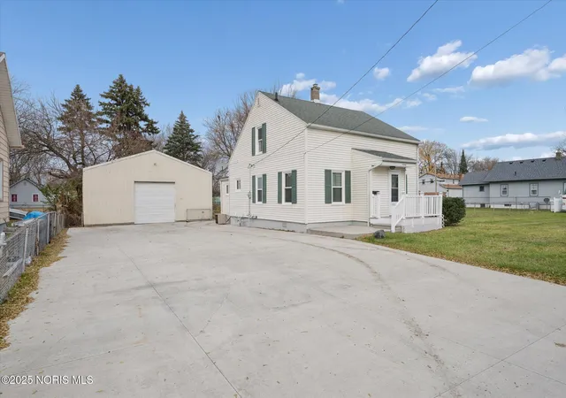 Photo 3 of Single family home for sale at 2247 Marcy St, Toledo, OH 43605 | MLS# 10001856 | Listing updated on 2026-04-20