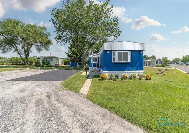 Photo 3 of Manufactured Mobile Home at 1854 Huntington Dr, Findlay, OH 45840 | MLS# 10001871 |  | Sold on 2026-01-15