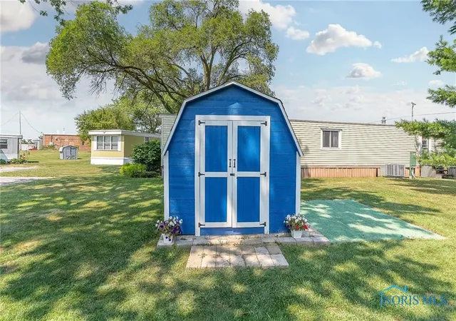 Photo 5 of Manufactured Mobile Home at 1854 Huntington Dr, Findlay, OH 45840 | MLS# 10001871 |  | Sold on 2026-01-15