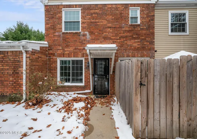 Photo 1 of Condo for sale at 5705 Aspen Dr, Toledo, OH 43615 | MLS# 10001975 | Listing updated on 2026-01-27