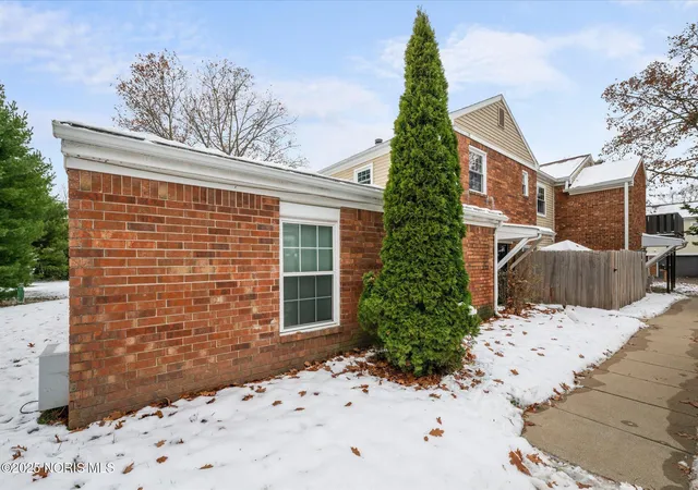 Photo 2 of Condo for sale at 5705 Aspen Dr, Toledo, OH 43615 | MLS# 10001975 | Listing updated on 2026-01-27