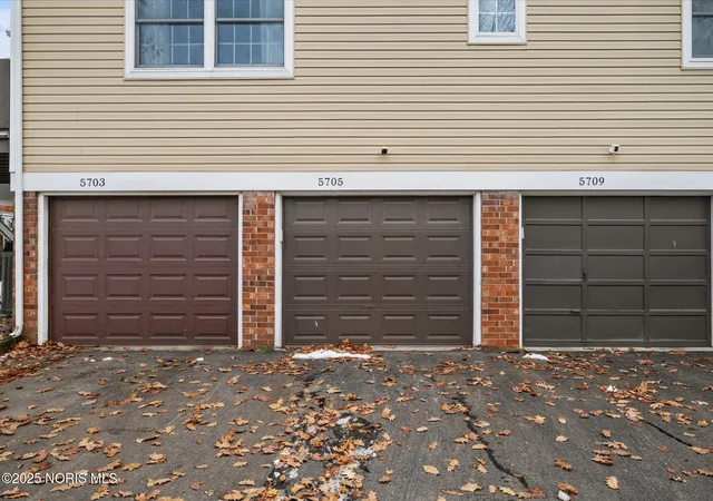 Photo 3 of Condo for sale at 5705 Aspen Dr, Toledo, OH 43615 | MLS# 10001975 | Listing updated on 2026-01-27
