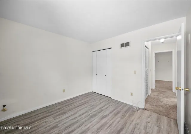 Listing Photo 5 - Condo for sale in building located at 5705 Aspen Dr, Toledo, OH 43615