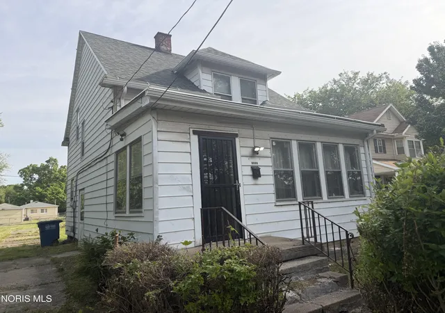 Photo 2 of Single family home for sale at 1833 Clay Ave, Toledo, OH 43608 | MLS# 10012505 | Listing updated on 2026-08-31