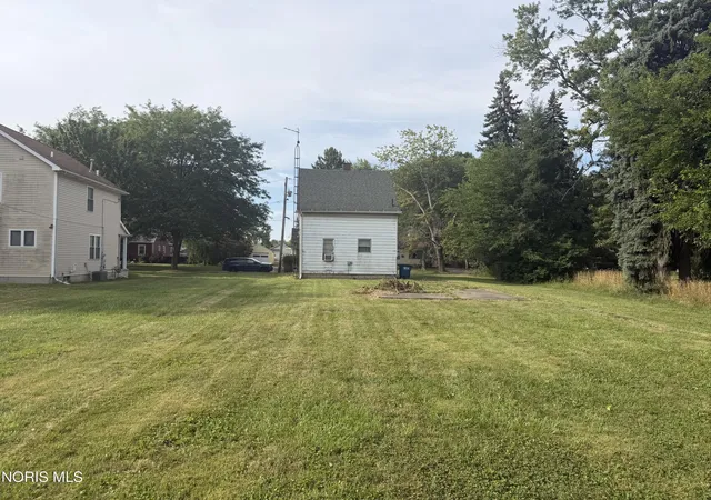 Photo 3 of Single family home for sale at 1833 Clay Ave, Toledo, OH 43608 | MLS# 10012505 | Listing updated on 2026-08-31