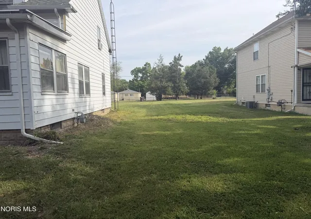 Photo 3 of Single family home for sale at 1833 Clay Ave, Toledo, OH 43608 | MLS# 10012505 | Listing updated on 2026-08-31