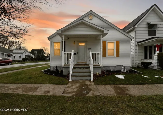 Photo 1 of Single family home for sale at 817 S Wood St, Fostoria, OH 44830 | MLS# 10002449 | Listing updated on 2025-12-23