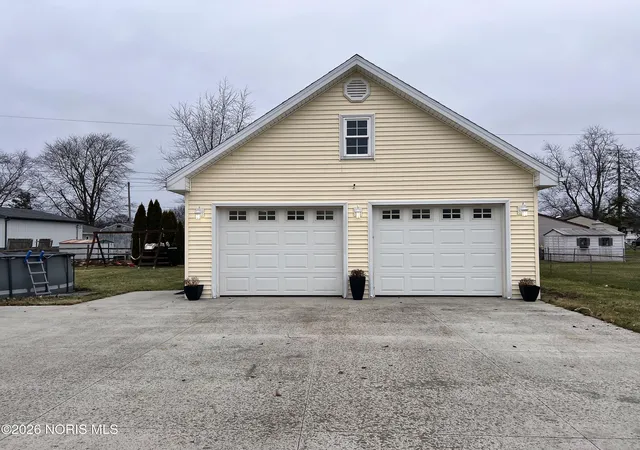 Photo 2 of Single family home for sale at 23195 W Centerfield Dr, Genoa, OH 43430 | MLS# 10002958 | Listing updated on 2026-01-12