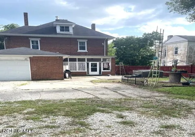 Photo 5 of Single family home for sale at 400 W Mansfield St, Bucyrus, OH 44820 | MLS# 10003300 | Listing updated on 2026-08-24