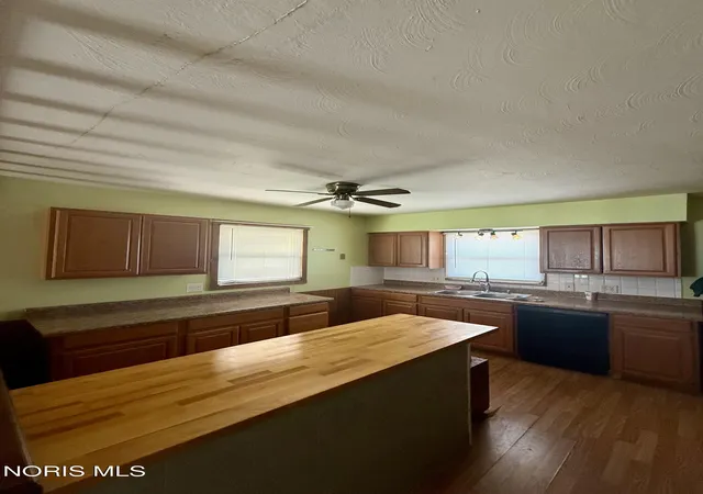 Homes for sale in Toledo, OH | 558 Thurston St, Toledo, OH 43605 | MLS# 10003372