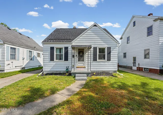 Homes for sale in Toledo, OH | 2812 Claredale Rd, Toledo, OH 43613 | MLS# 10008957