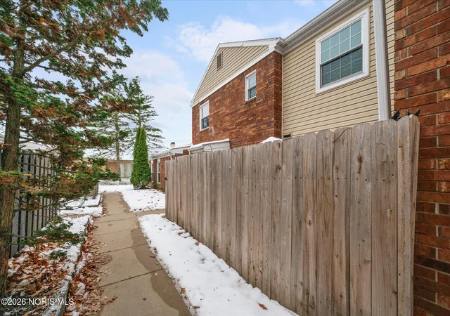 Photo 2 of Condominium at 5705 Aspen Dr #30, Toledo, OH 43615 | MLS# 10003515 |  | Sold on 2026-02-27