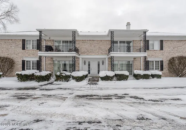 image of 6562 Woodhall Dr, Sylvania, OH 43560