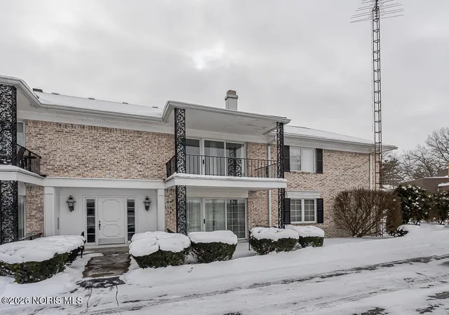image of 6562 Woodhall Dr, Sylvania, OH 43560