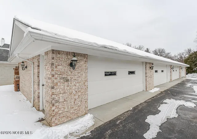 image of 6562 Woodhall Dr, Sylvania, OH 43560