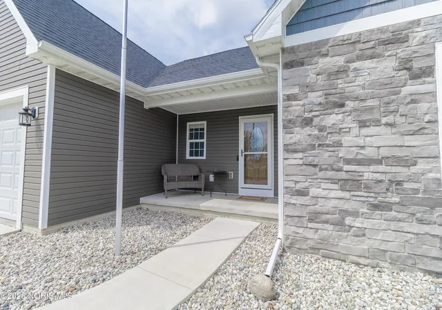 Homes for sale in Wauseon, OH | 749 Parkside Dr, Wauseon, OH 43567 | MLS# 10004026