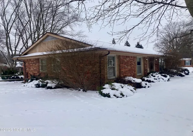 Homes for sale in Toledo, OH | 2147 Glen Arbor Dr, Toledo, OH 43614 | MLS# 10003827