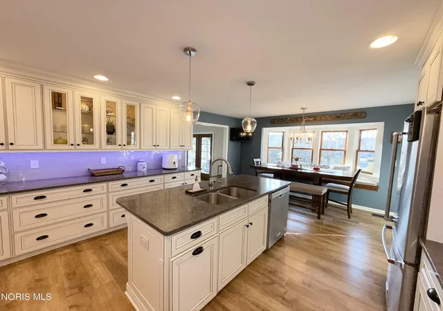 Photo 2 of Sale Pending at 1121 Fox Run Rd, Findlay, OH 45840 | MLS# 10004259 | Listing updated on 2026-03-07