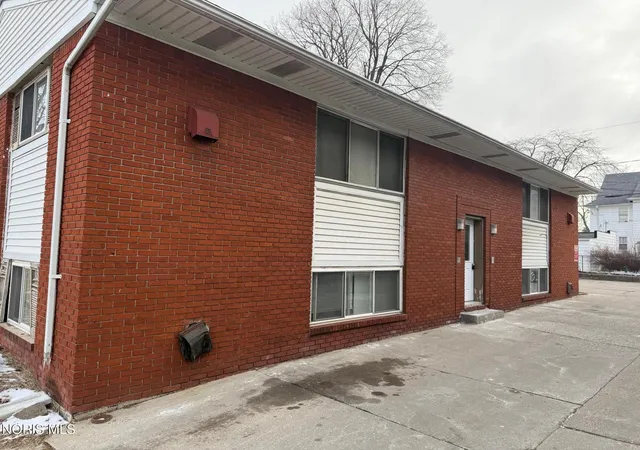 Condo for sale in building located at 3424 Douglas Rd, Toledo, OH 43606 - Unit #