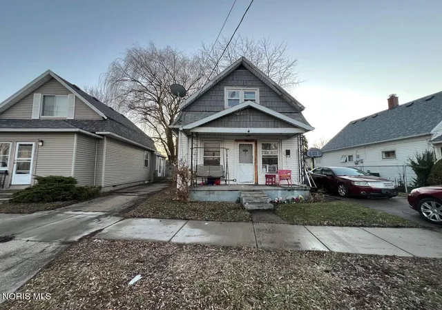 Photo 1 of Single family home for sale at 160 Dearborn Ave, Toledo, OH 43605 | MLS# 10004424 | Listing updated on 2026-04-22