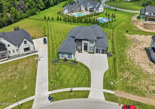 2nd image of 1125 Hunting Creek Dr, Perrysburg, OH 43551 | MLS# 10005466