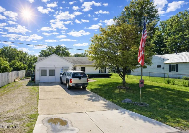 1st image of 400 Evergreen Ter, Columbus, OH 43228 | MLS# 10004523