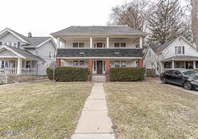 Listing Photo 2 - Condo for sale in building located at 3817 N Lockwood Ave, Toledo, OH 43612 - Unit #