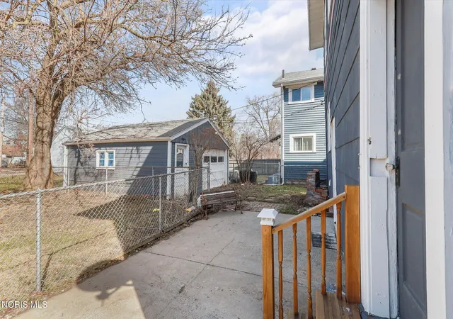 Listing Photo 2 - Condo for sale in building located at 1409 N Huron St, Toledo, OH 43604 - Unit #