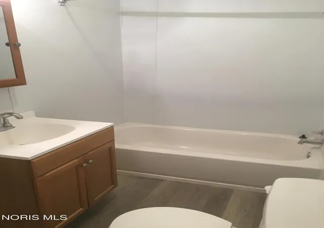 Listing Photo 2 - Condo for sale in building located at 1951 N Smt St, Toledo, OH 43611 - Unit #