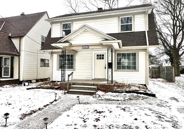 Homes for sale in Toledo, OH | 1953 Talbot St, Toledo, OH 43613 | MLS# 10004766