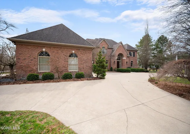 Homes for sale in Perrysburg, OH | 26976 W River Rd, Perrysburg, OH 43551 | MLS# 10005247