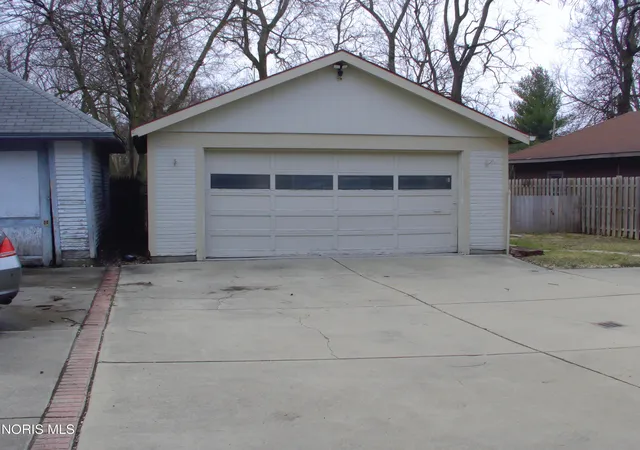 Homes for sale in Toledo, OH | 2721 Parkwood Ave, Toledo, OH 43610 | MLS# 10004869