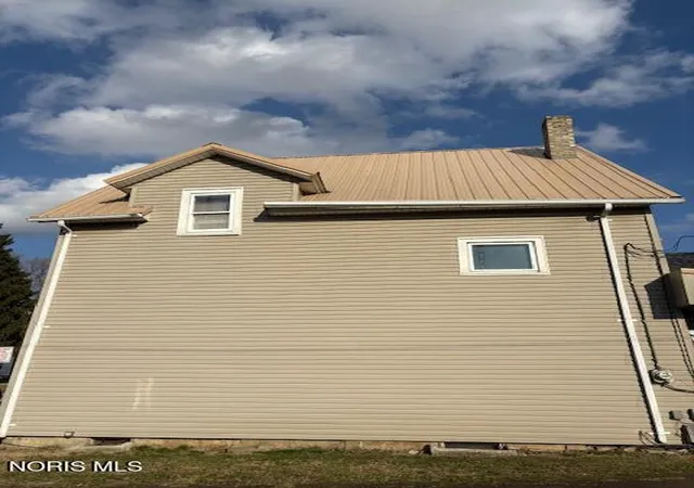 Photo 2 of Single family home for sale at 565 W Fremont St, Fostoria, OH 44830 | MLS# 10004994 | Listing updated on 2026-03-23