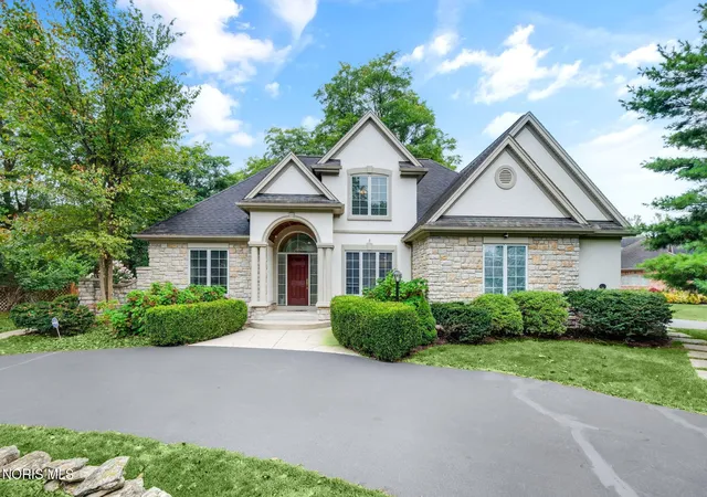 Photo 2 of Single family home for sale at 2110 Austin Blfs Ct, Toledo, OH 43615 | MLS# 10005139 | Listing updated on 2026-07-13
