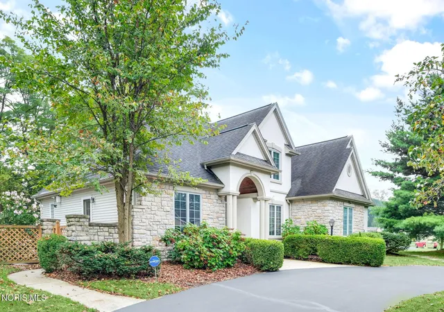 Photo 3 of Single family home for sale at 2110 Austin Blfs Ct, Toledo, OH 43615 | MLS# 10005139 | Listing updated on 2026-07-13