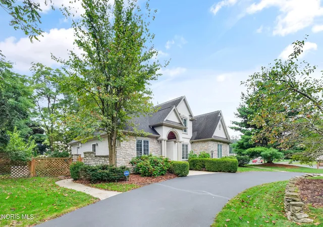 Photo 3 of Single family home for sale at 2110 Austin Blfs Ct, Toledo, OH 43615 | MLS# 10005139 | Listing updated on 2026-07-13