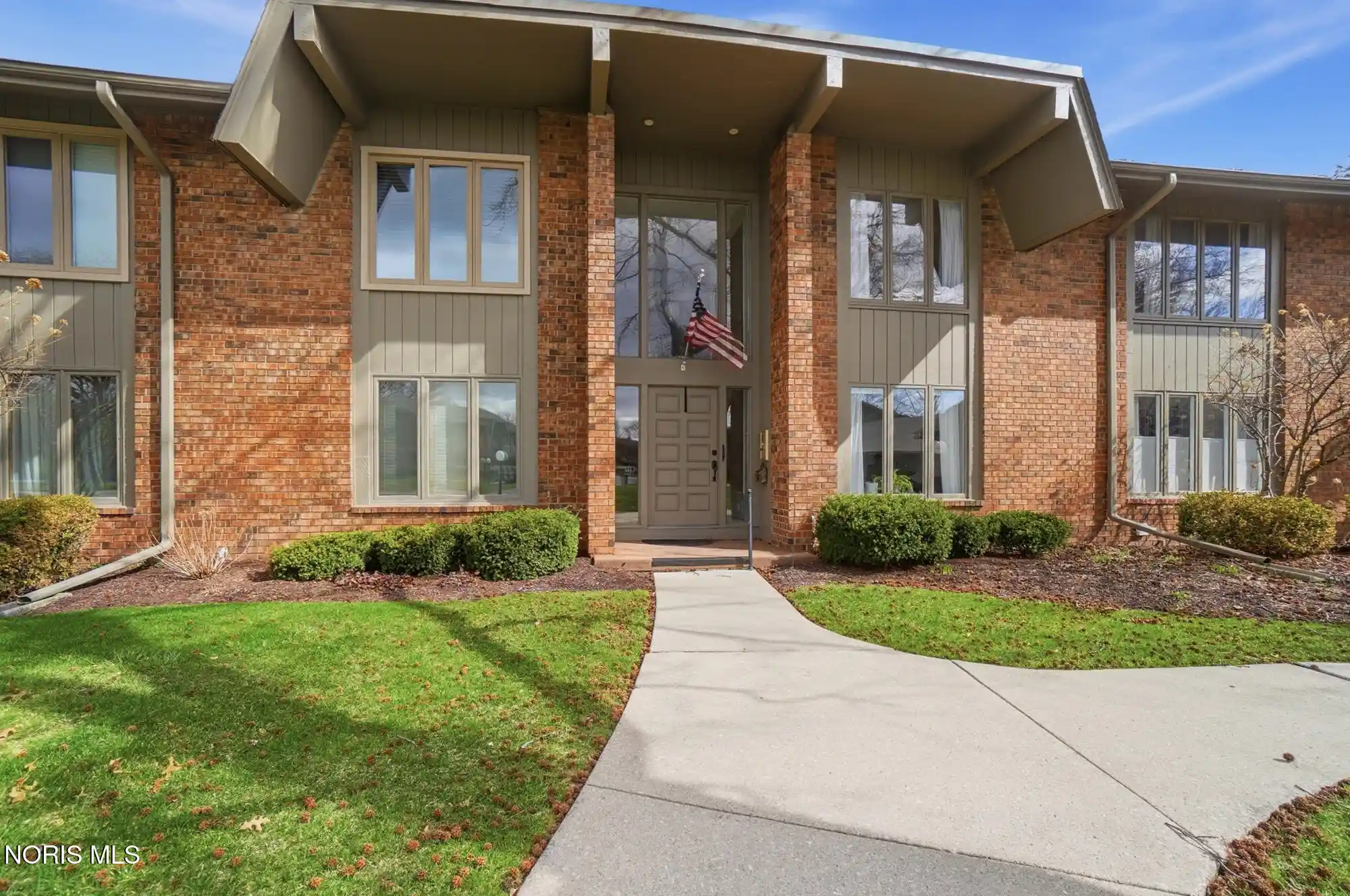 Listing Photo 1 - Condo for sale in 29610 Gleneagles Rd located at 29610 Gleneagles Rd, Perrysburg, OH 43551 - Unit 29610 Gleneagles Rd