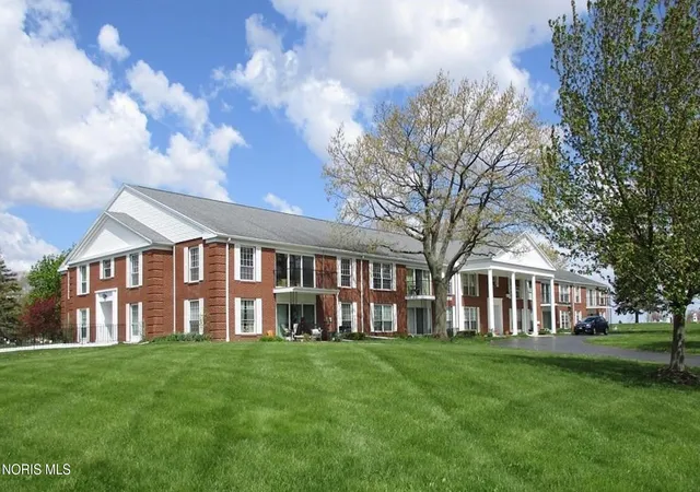 Photo 1 of Condominium at 425 W Ridge Dr #3, Fostoria, OH 44830 | MLS# 10005190 | | Sold on 2026-04-30