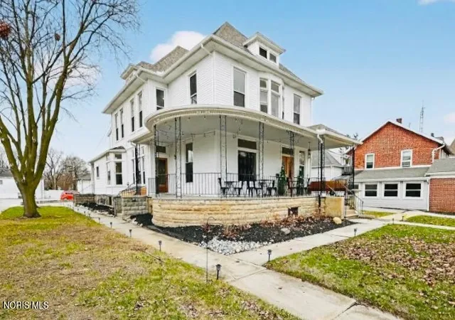 Homes for sale in Bowling Green, OH | 325 N Main St, Bowling Green, OH 43402 | MLS# 10005272