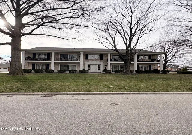 Photo 1 of Sale Pending at 2625 Amara Dr, Toledo, OH 43615 | MLS# 10005543 | Listing updated on 2026-03-25
