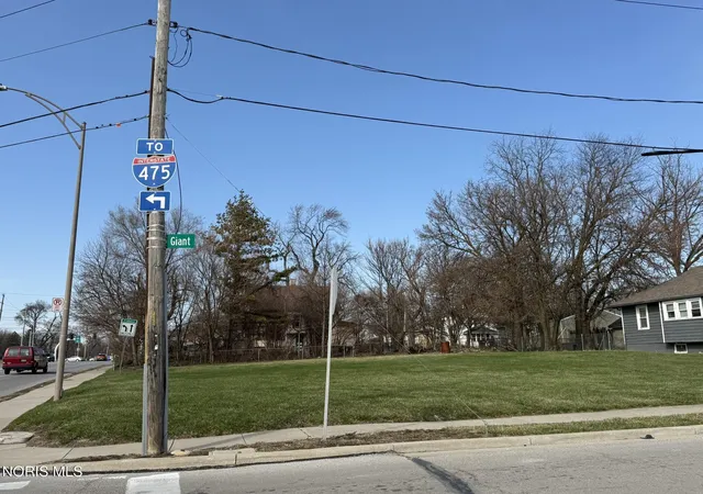 Photo 3 of Land for sale at 3206 Upton Ave, Toledo, OH 43613 | MLS# 10005404 | Listing updated on 2026-08-04