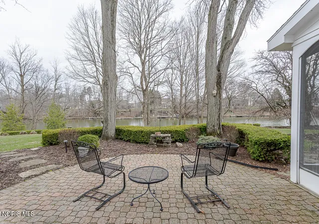 Homes for sale in Bowling Green, OH | 60 Back Bay Rd, Bowling Green, OH 43402 | MLS# 10005437