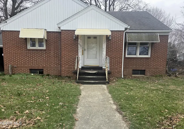 Homes for sale in Fayette, OH | 404 S Fayette St, Fayette, OH 43521 | MLS# 10005463