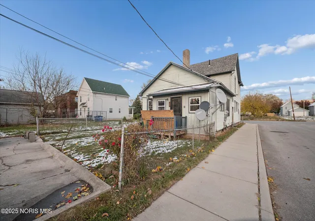 Homes for sale in Toledo, OH | 950 Oak St, Toledo, OH 43605 | MLS# 10005496